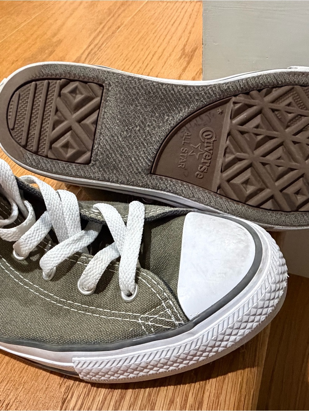Converse - Picture 2 of 3